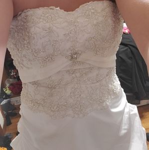 Never worn wedding dress